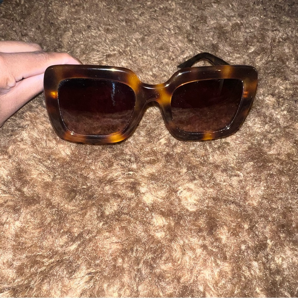 BURBERRY: Over square sunglasses - Picture 6 of 6